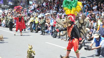 Una comparsa en la 'Fiesta de la Fruta y de las Flores', en 2023.