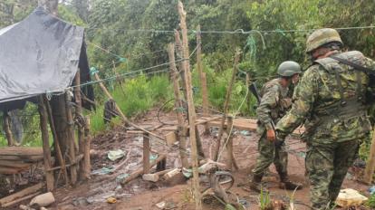 Militares en operativos dentro de la concesión minera Imba, en Buenos Aires.