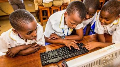 Imagen de uno de los proyectos educativos de la empresa Close the Gap, en Kenia, el 23 de marzo de 2020.