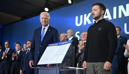 El presidente de Estados Unidos, Joe Biden, junto al mandatario de Ucrania, en la declaración conjunta de la OTAN, Washington, 11 de julio de 2024.