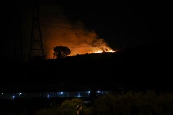 Incendio en el Aeropuerto Internacional Ben Gurion, cerca de Tel Aviv, y la ciudad de Modiin, tras un ataque con misiles iraníes el 1 de octubre de 2024.