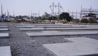 Bases o 'balsas' para recibir los generadores contenerizados de Progen, construidas por la empresa en la Subestación Eléctrica de Quevedo, al suroeste de esa ciudad de Los Ríos.