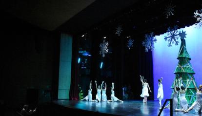 Artistas en el teatro Carlos Cueva