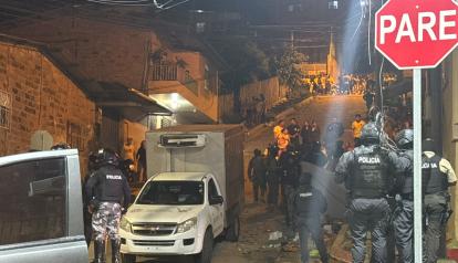 Policías en la escena de un asesinato en Portoviejo, Manabí, el 12 de julio de 2026.