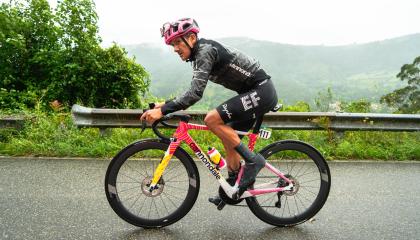 Richard Carapaz, durante un entrenamiento en Asturias para la Vuelta a España, el 2 de septiembre de 2024.