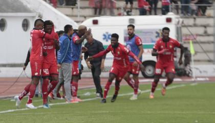 Los jugadores de El Nacional festejan el gol de Jorge Ordóñez, en la victoria ante Mushuc Runa, el 23 de octubre de 2024.