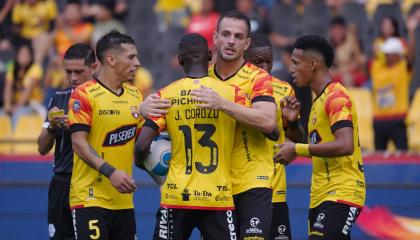 Los jugadores de Barcelona SC festejan uno de los goles ante Cumbayá, el 10 de noviembre de 2024.