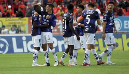 Jugadores de Independiente del Valle celebrar durante un partido ante Deportivo Cuenca, el 25 de octubre de 2024.