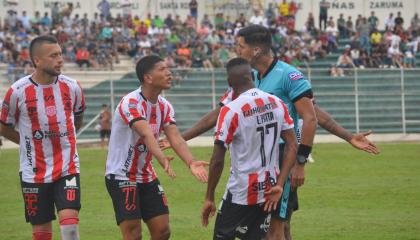 Jugadores de Técnico Universitario, durante un partido de LigaPro, el 10 de noviembre de 2024.