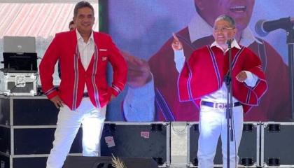 Luis Chango, presidente vitalicio de Mushuc Runa, durante la presentación del traje formal del equipo que lucirá en la Copa Sudamericana.