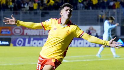 Ulises Ciccioli, de Aucas, celebra un gol ante Universidad Católica en la Fecha 8 de la LigaPro, el martes 15 de abril de 2025.