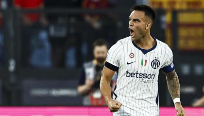Lautaro Martínez, jugador del Inter, celebra tras marcar el gol durante el partido de la Serie A italiana frente a la AS Roma, el 19 de septiembre de 2026.