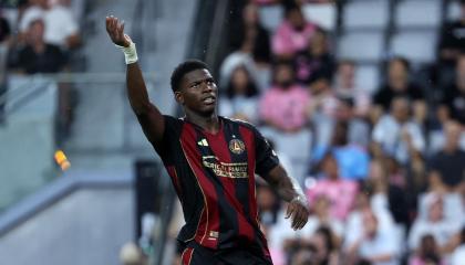 Breel Embolo, del Atlanta United FC, celebra tras marcar el segundo gol de su equipo durante el partido de la MLS ante el Inter Miami CF, el 5 de septiembre de 2026.