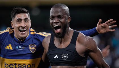 Enner Valencia y Miguel Merentiel jugadores de Boca Juniors, celebran el gol de Boca Juniors en el partido contra Racing, por los cuartos de final de la Copa Argentina, el 27 de septiembre de 2026.