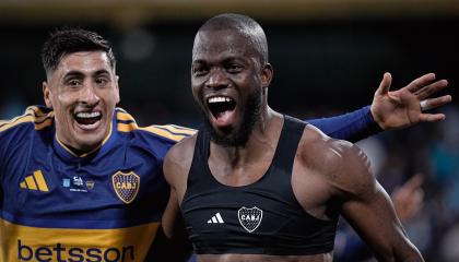 Enner Valencia y Miguel Merentiel jugadores de Boca Juniors, celebran el gol de Boca Juniors en el partido contra Racing, por los cuartos de final de la Copa Argentina, el 27 de septiembre de 2026.