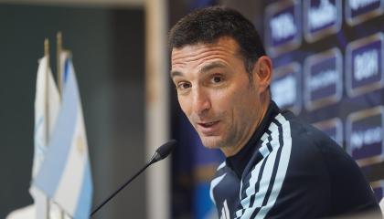 El seleccionador de Argentina, Lionel Scaloni, habla durante una rueda de prensa previo a los partidos amistosos que jugará Argentina frente a Bolivia, Burkina Faso y Benín en esta Fecha FIFA.