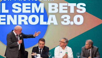 El presidente de Brasil, Luiz Inácio Lula da Silva (i), habla durante un acto en Sao Paulo (Brasil), el 25 de septiembre de 2026.