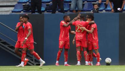 Jugadores de Aucas celebran el gol, en el partido frente a Independiente del Valle por la Fecha 2 del primer hexagonal de la LigaPro, el 10 de octubre de 2026.