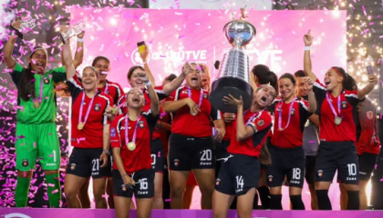 Las jugadoras del Caracas Fc celebran el título de la Liga local y la clasificación a la Copa Libertadores femenina 2026.