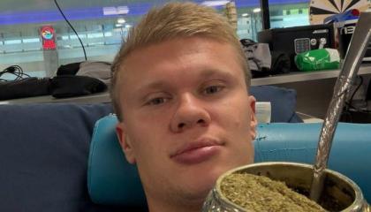 Erling Haaland posteó una foto tomando mate en sus redes sociales, el domingo 18 de octubre de 2026.