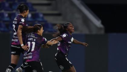 Las jugadoras de Dragonas IDV celebran un gol ante Universitario de Perú en la Fecha 2 de la fase de grupos de la Copa Libertadores femenina, el domingo 18 de octubre de 2026.