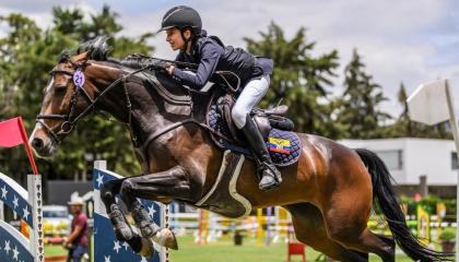 Sofía Martínez Menéndez, de la categoría Children (Infantiles), integrante de la delegación ecuatoriana que participará en el FEI Jumping South American Championship 2026 en Chile.