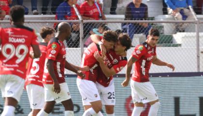Jugadores de Leones FC celebran el gol en el partido frente a Emelec, por la Fecha 3 del cuadrangular de la LigaPro, el 18 de octubre de 2026.