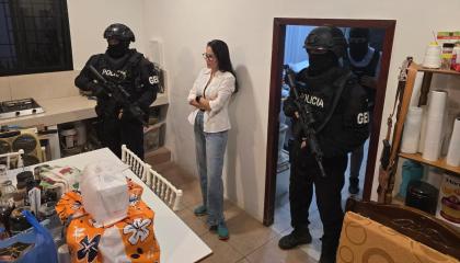 Momentos en los que Luis González fue detenido en Chone, el 22 de octubre de 2026, por el caso Laberinto.