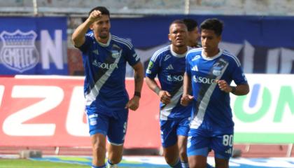 Ronie Carrillo, jugador de Emelec celebra el gol en el partido contra Leones FC, por la Fecha 3 del cuadrangular de la LigaPro, el 18 de octubre de 2026.