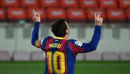 Lionel Messi durante un partido con el FC Barcelona ante el Getafe en la temporada 2020-2021 en el Camp Nou.