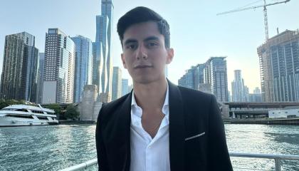 Pablo Zavala, el joven ecuatoriano de 25 años, que junto a otros dos universitario ganó un concurso organizado por OpenAI en Estados Unidos.