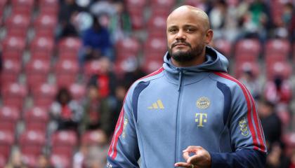 Vicent Kompany, DT del Bayern Múnich, durante un partido ante el Augsburgo, el 10 de octubre de 2026.
