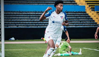 El jugador Jhosue Minda festeja un gol durante el partido entre Liga de Quito e Independiente del Valle por la final del Campeonato Nacional de Formativas Sub 19.