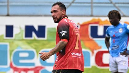 Lucas Mancinelli, de Deportivo Cuenca, festeja un gol ante el Manta en el estadio Jocay, el sábado 24 de octubre de 2026.