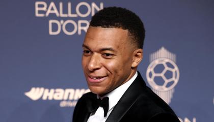 Kylian Mbappé en la alfombra roja del Balón de Oro este lunes 26 de octubre de 2026 en el London Palladium en Inglaterra.