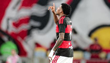 Gonzalo Plata, de Flamengo, celebra un gol ante Atlético Mineiro este lunes 26 de octubre, en el estadio Maracaná.
