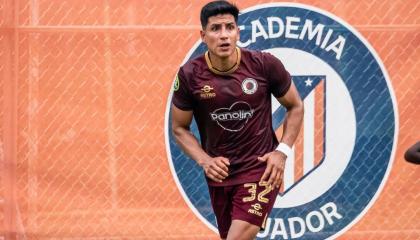 Daniel Patiño, volante de Vinotinto FC, durante el partido ante Atlético FC, que determinó su clasificación a la Serie A, el miércoles 28 de octubre de 2026.