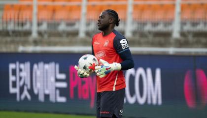 El arquero Moisés Ramírez, durante un entrenamiento con la selección de Ecuador en Japón, en septiembre de 2026.