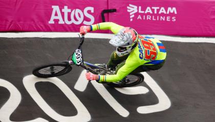 Alfredo Campo alcanzó la medalla de oro en BMX, en Perú.