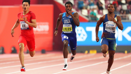 Álex Quiñónez (der.) llegó en segundo lugar en su Heat y se clasificó a la final. 