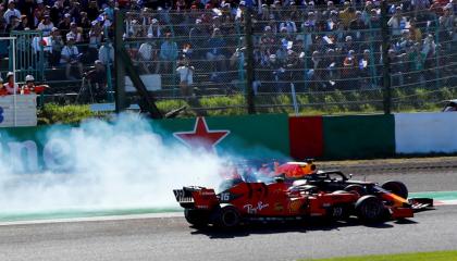 Charles Leclerc y Max Verstappen en el Gran Premio de Suzuka, Japón. 