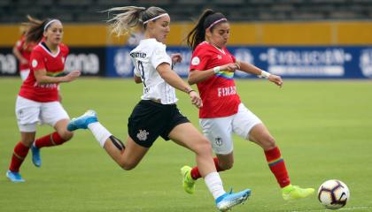 Corinthians abrió la jornada con victoria.