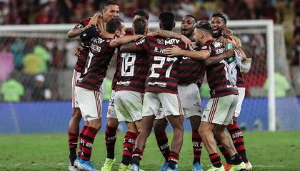 Flamengo festeja su pase a la final en Santiago