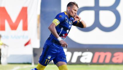 Carlos Garcés convirtió dos goles en la victoria de Delfín 3-0 (4-4) en el global para darle el paso a la final de Copa Ecuador.