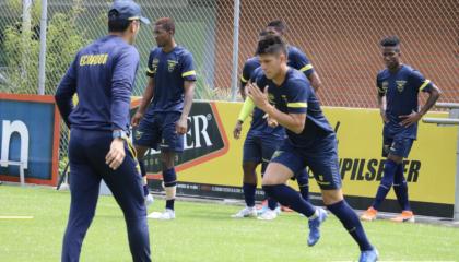 La selección ecuatoriana se entrena para el preolímpico que se jugará en Colombia. 