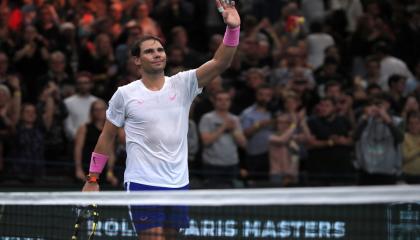 Rafael Nadal tuvo que abandonar el Masters 1000 de París por un problema abdominal