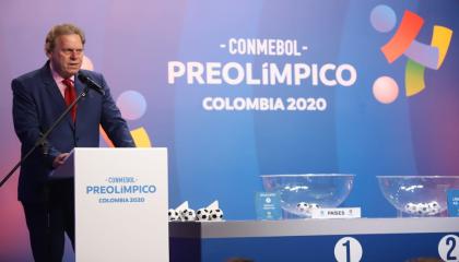 El presidente de la Federación Colombiana de Fútbol, Ramón Jesurún, dio inicio a la ceremonia.