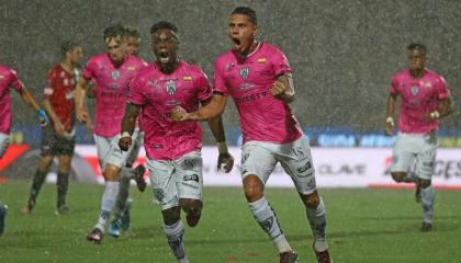 El equipo de Sangolquí se coronó campeón de la Copa Sudamericana en la Nueva Olla, tras vencer 3-1 a Colón.