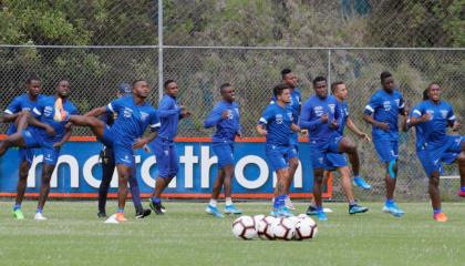 El equipo ecuatoriano realiza trabajos en la Casa de la Selección antes de viajar a Portoviejo para medir a Trinidad y Tobago.