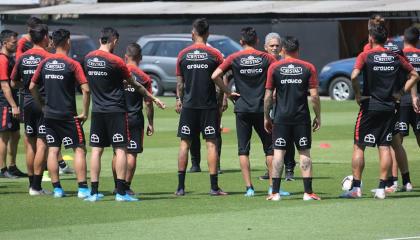 La selección chilena no jugará su partido amistoso contra Perú, tras las cuatro semanas de protestas que vive el país. 